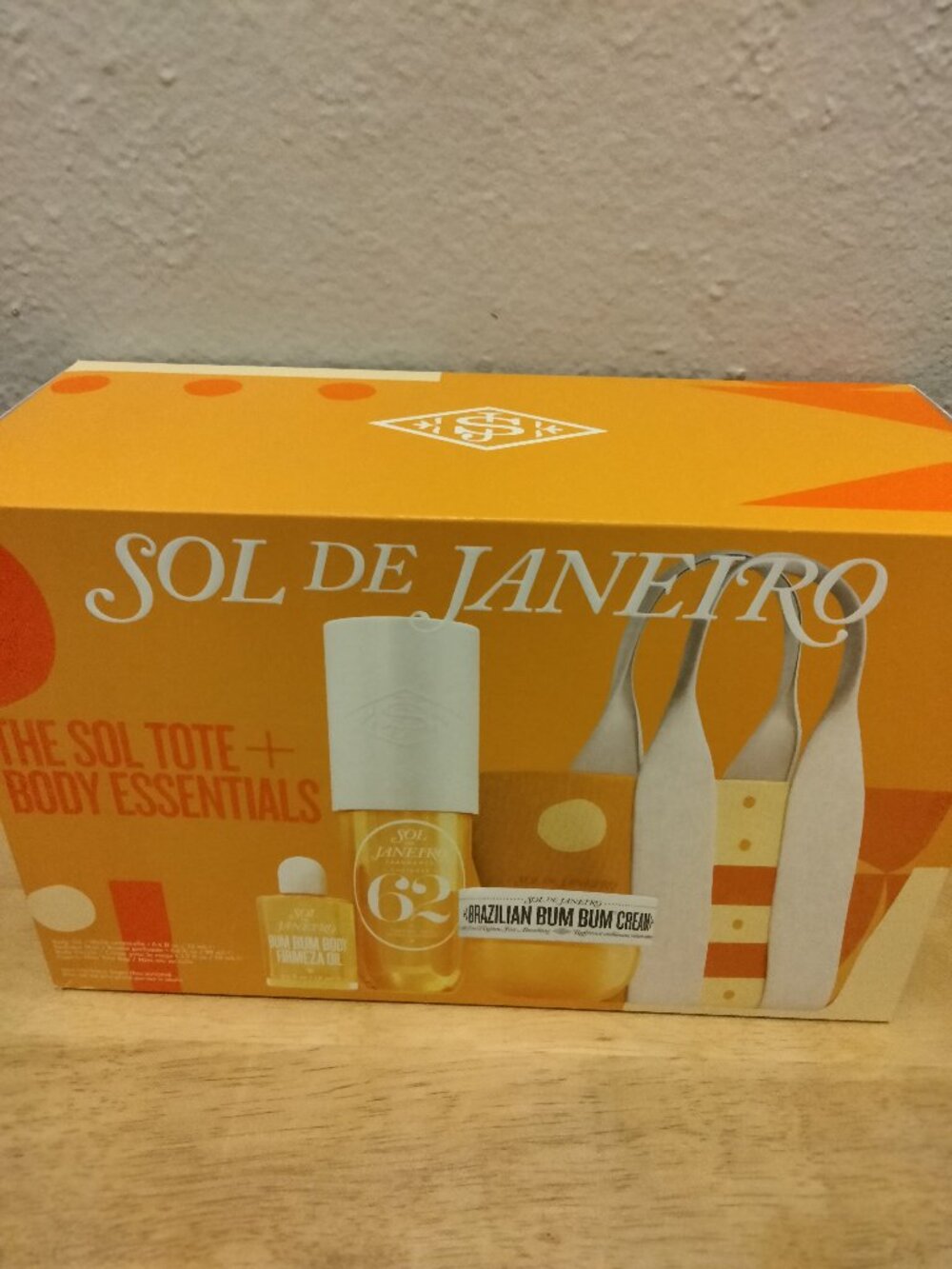 NIB Sol de Janeiro LIMITED EDITION The Sol Tote & Body Essentials Set